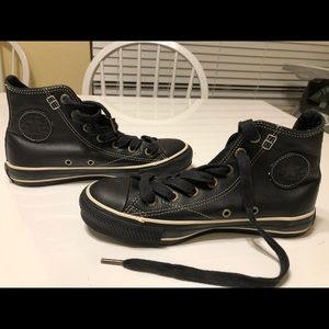 Converse Black Leather Hightop Sneaker women’s 6